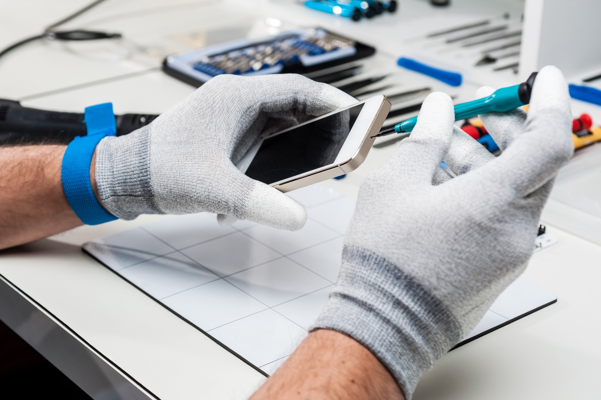 Technician repairing a smarphone